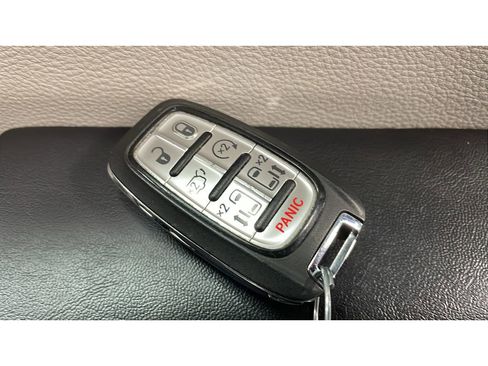 Used 2024 Chrysler Pacifica Touring-L image 19