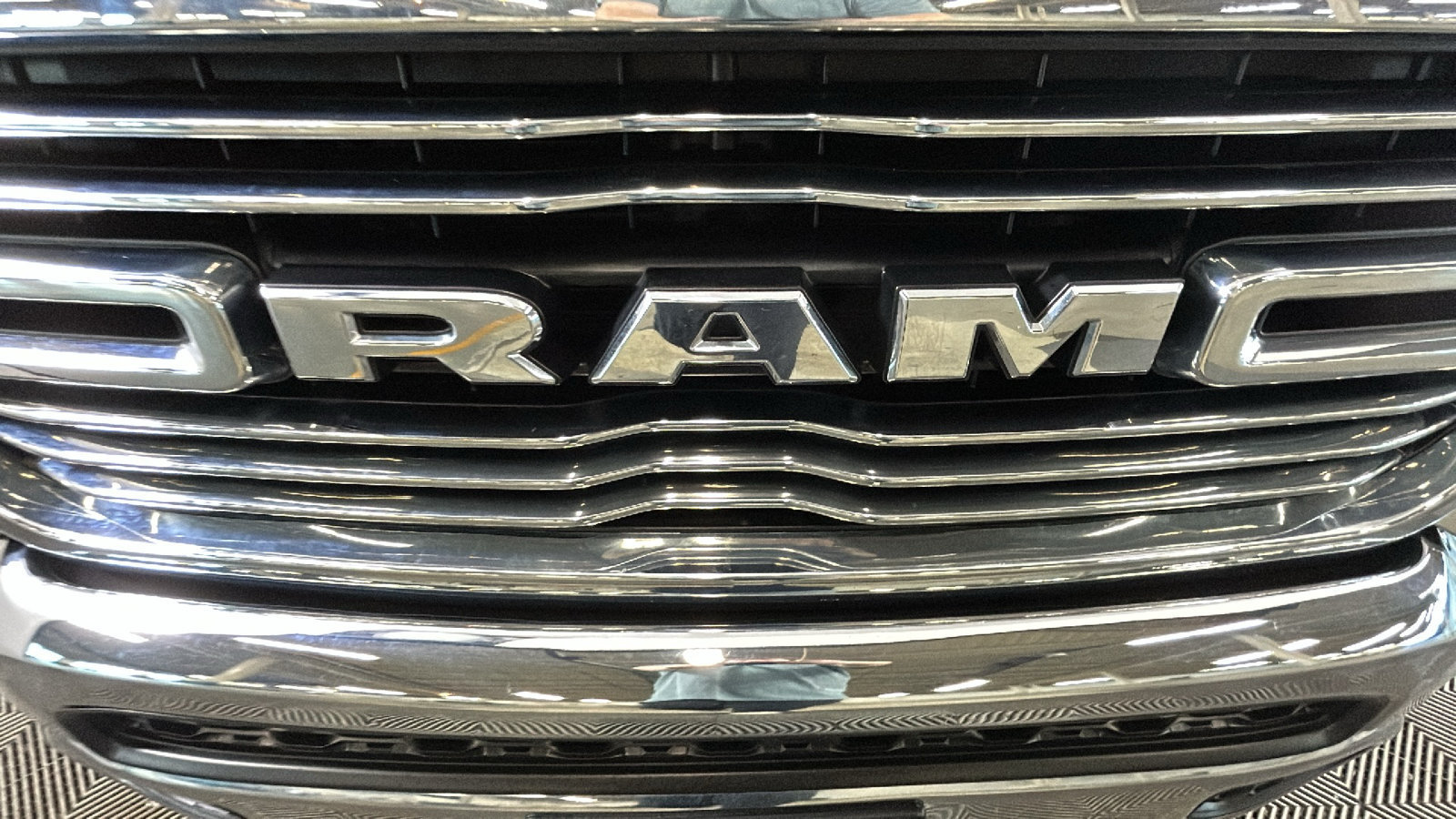 Used 2024 RAM 1500 Laramie AWD/4WD image 10