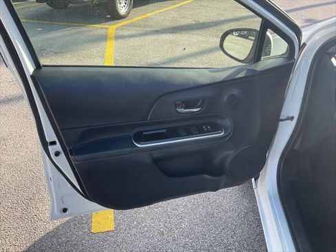 Used 2016 Toyota Prius C Two image 30