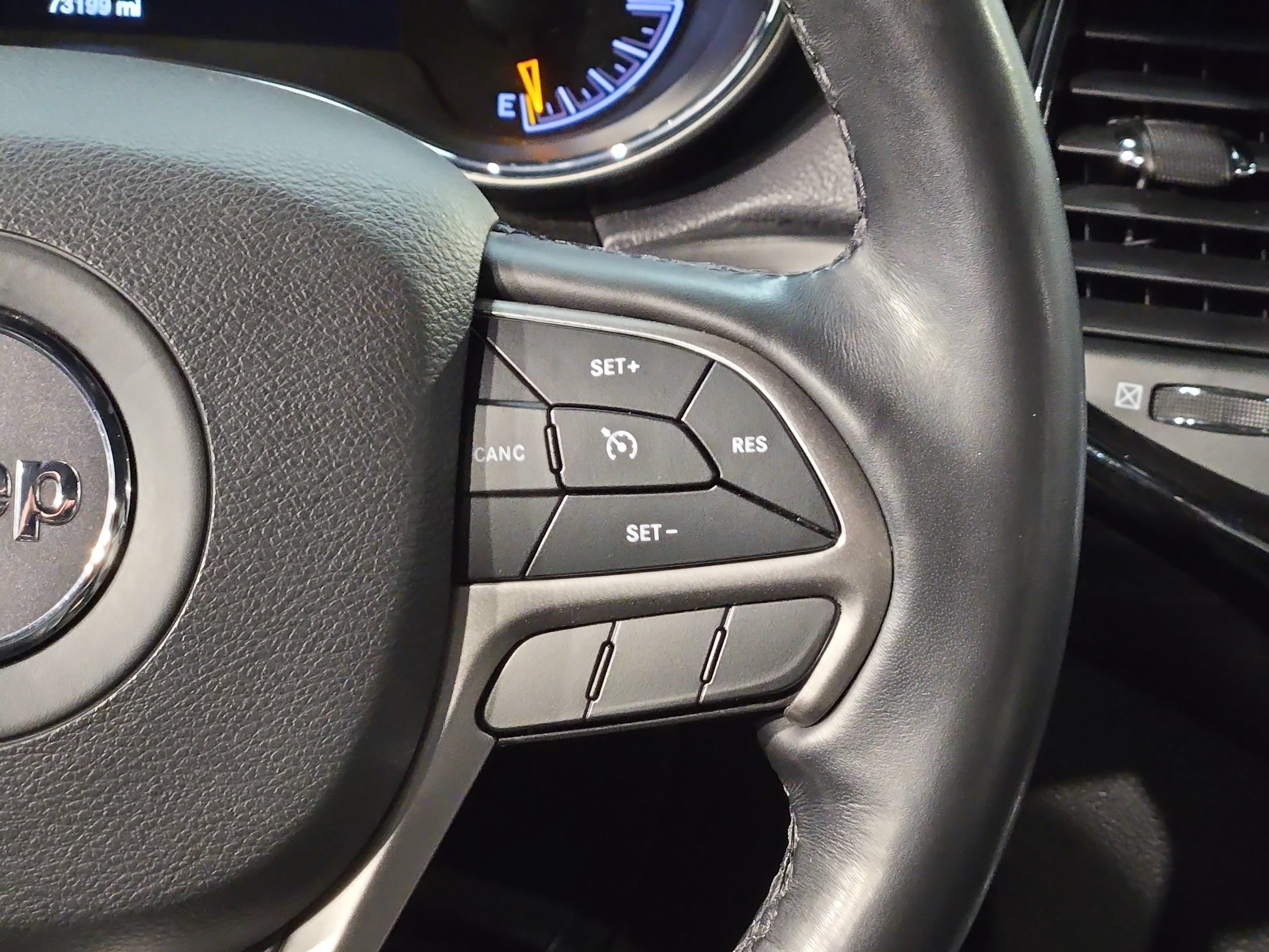 Used 2022 Jeep Grand Cherokee Laredo X AWD/4WD image 29