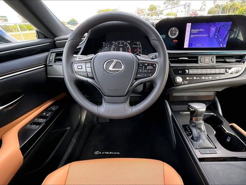 Used 2023 Lexus ES 350 image 5