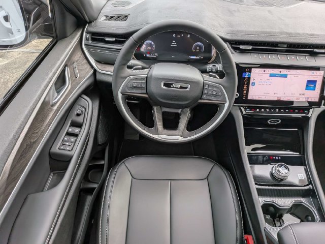 New 2027 Jeep Grand Cherokee Limited w/ Limited Altitude Package RWD image 18