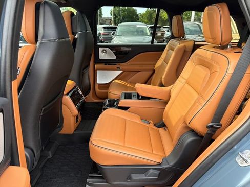 Used 2025 Lincoln Aviator Black Label AWD/4WD image 30