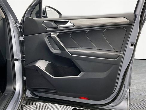 Used 2024 Volkswagen Tiguan SE image 24