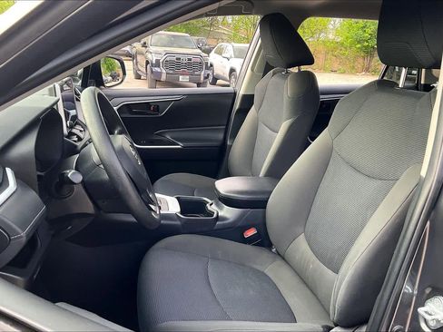 Used 2025 Toyota RAV4 LE image 8