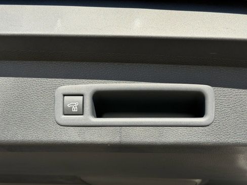 Used 2025 Toyota Sienna XLE FWD image 31