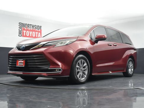 Used 2022 Toyota Sienna XLE FWD image 35