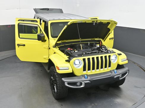 Used 2022 Jeep Wrangler Unlimited Sahara w/ Cold Weather Group AWD/4WD image 40