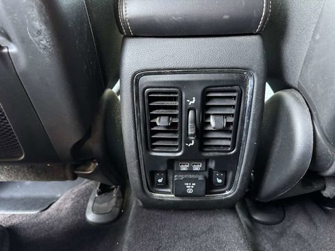 Used 2017 Jeep Grand Cherokee Limited image 21