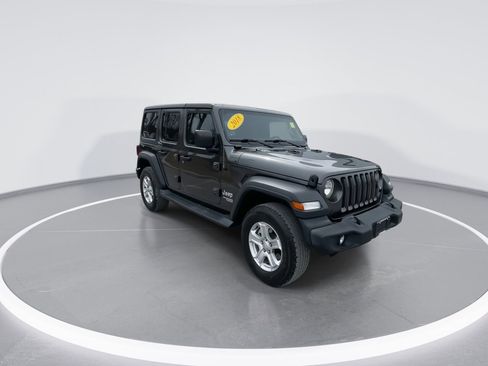 Used 2018 Jeep Wrangler Unlimited Sport S image 2