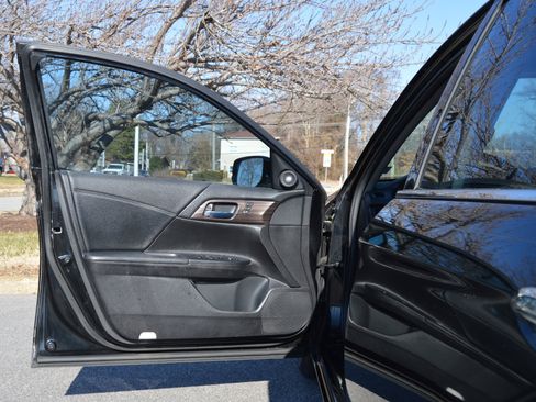 Used 2016 Honda Accord EX-L image 14