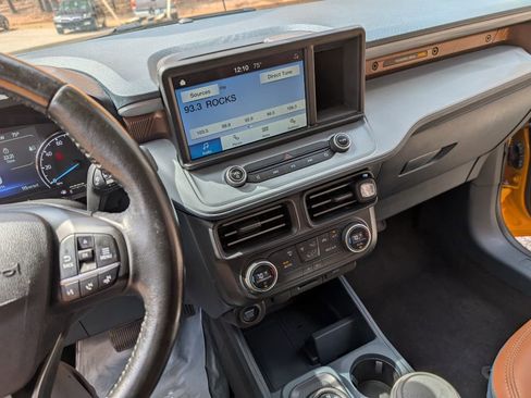 Used 2022 Ford Maverick Lariat image 16