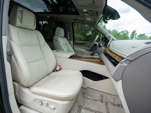 Used 2023 Cadillac Escalade ESV Sport Platinum AWD/4WD image 26