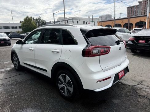 Used 2017 Kia Niro LX FWD image 5