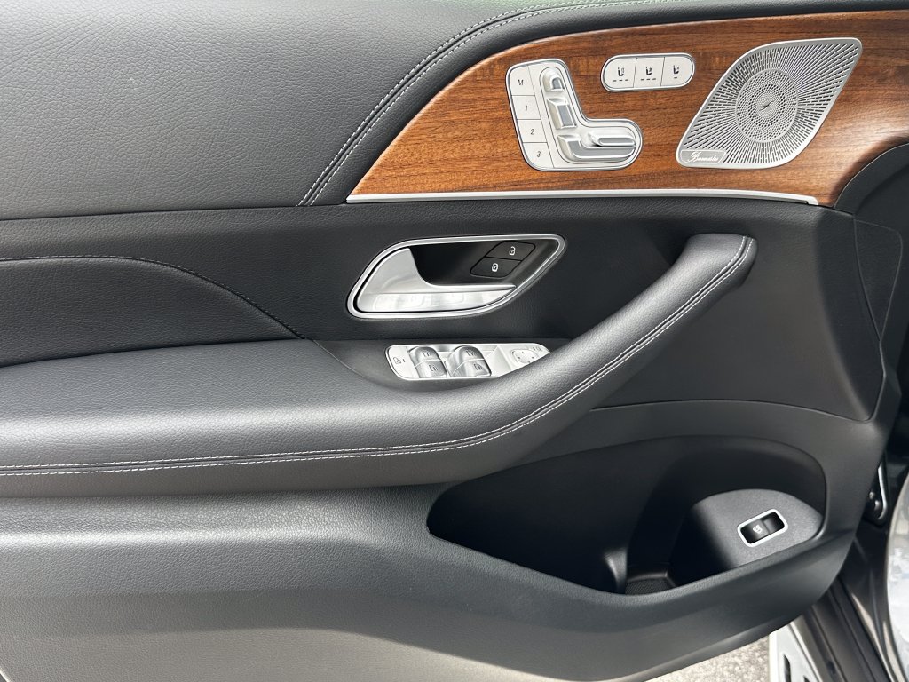 Certified 2025 Mercedes-Benz GLS 580 4MATIC image 11