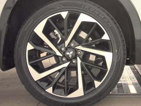 Used 2023 Mitsubishi Outlander SE image 8