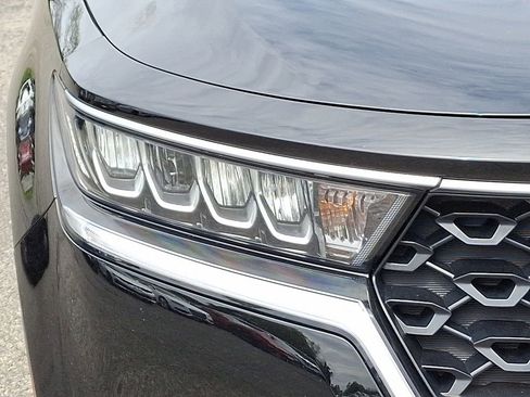 Certified 2023 Kia Sorento LX FWD image 9
