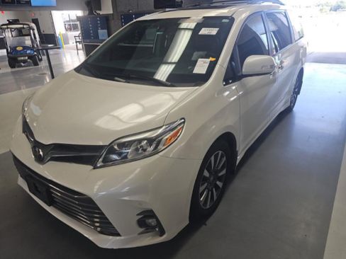 Used 2020 Toyota Sienna Limited FWD image 1
