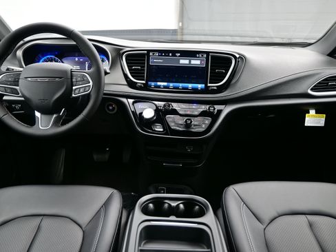New 2027 Chrysler Pacifica Select AWD/4WD image 9