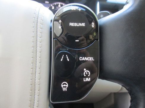 Used 2020 Land Rover Range Rover HSE image 56