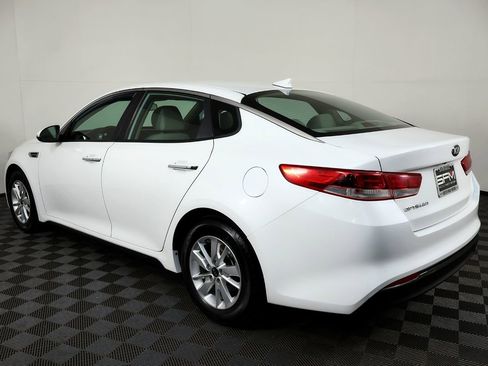 Used 2017 Kia Optima LX image 16