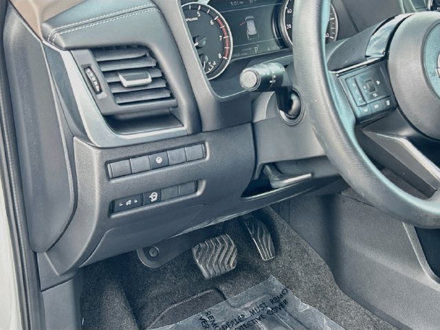 Used 2023 Nissan Rogue SV FWD image 7