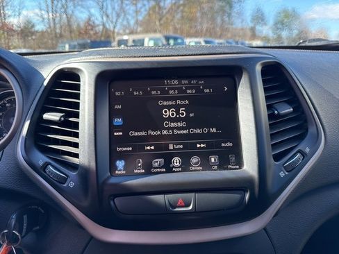 Used 2016 Jeep Cherokee Latitude w/ Cold Weather Group image 15