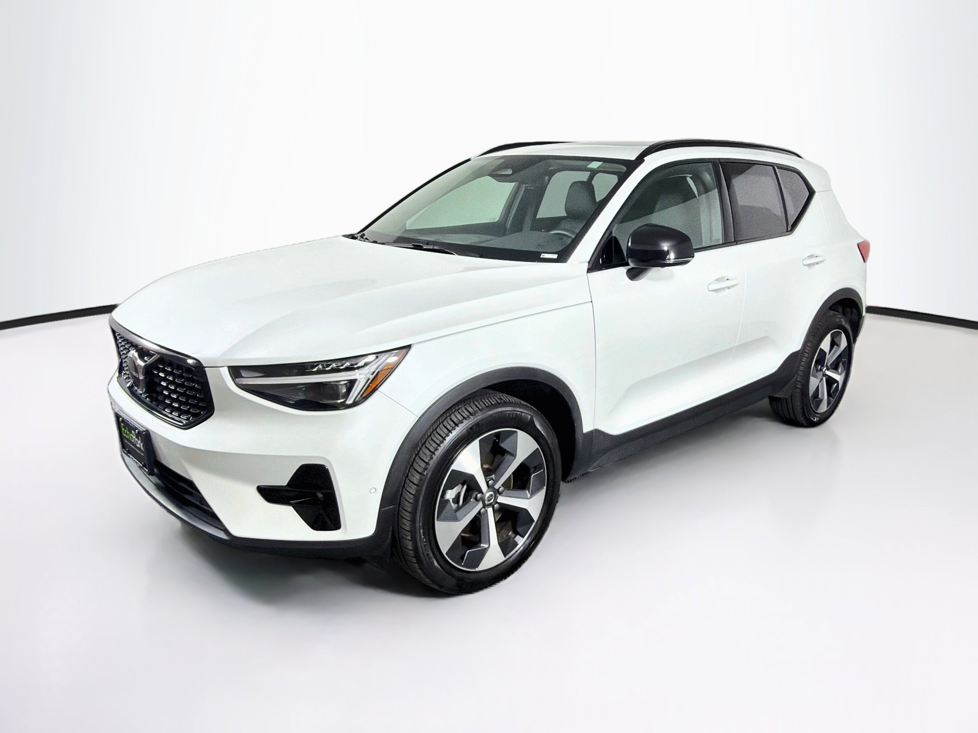 Used 2026 Volvo XC40 B5 Plus AWD/4WD image 3