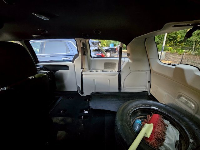 Used 2017 Dodge Grand Caravan SXT FWD image 6