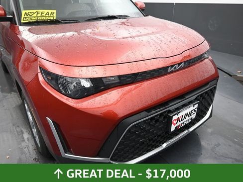 Used 2025 Kia Soul LX w/ LX Technology Package FWD image 17