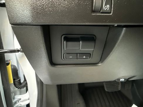Used 2025 GMC Canyon AT4 AWD/4WD image 17