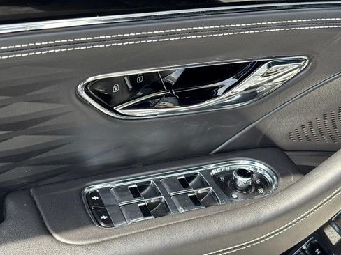 Used 2021 Bentley Flying Spur W12 AWD/4WD image 19