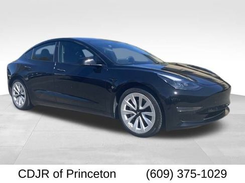 Used 2021 Tesla Model 3 Standard Range Plus image 1