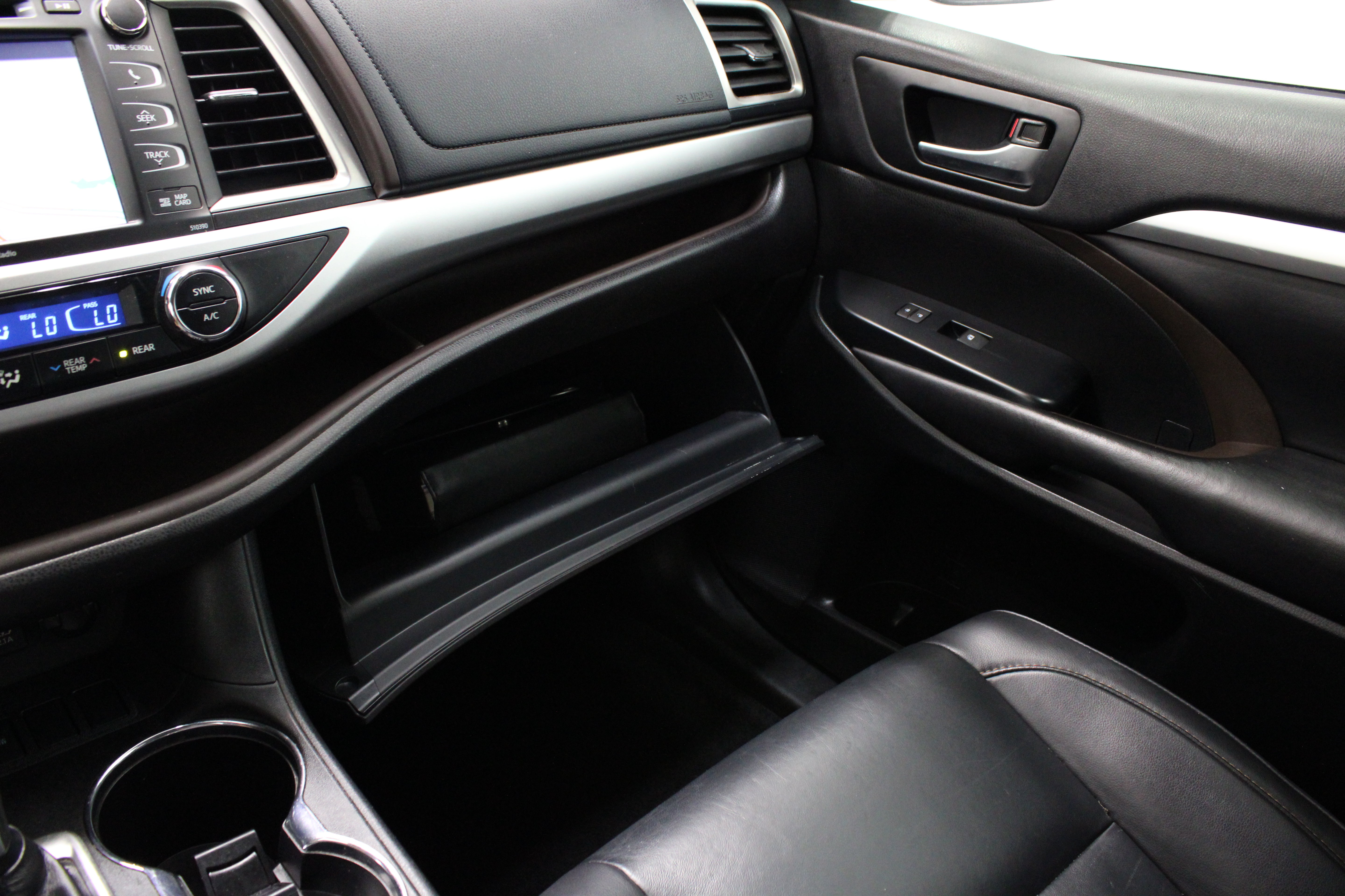 Used 2019 Toyota Highlander XLE FWD image 25