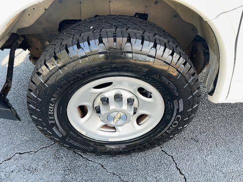 Used 2021 Chevrolet Express 2500 w/ Driver Convenience Package image 9