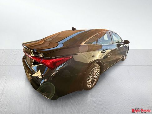 Used 2021 Toyota Avalon Limited FWD image 4