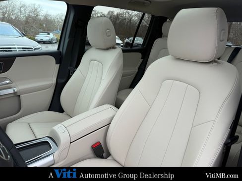 Used 2026 Mercedes-Benz GLB 250 4MATIC image 13