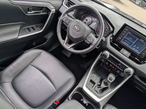 Used 2019 Toyota RAV4 XLE Premium w/ Cold Weather Package AWD/4WD image 9
