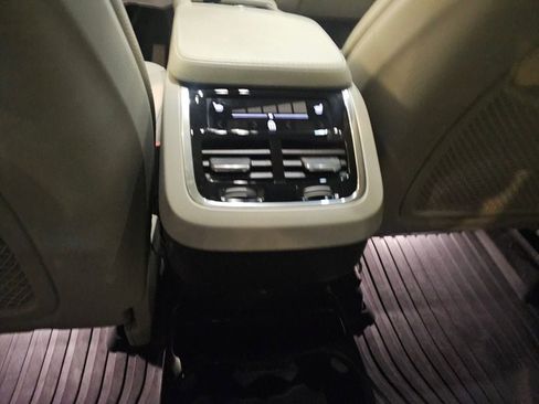 Certified 2025 Volvo XC90 B6 Plus AWD/4WD image 16
