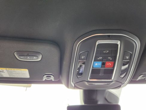 Used 2025 Jeep Wagoneer Series II AWD/4WD image 29