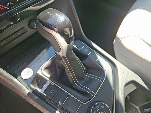 Certified 2025 Volkswagen Taos SE w/ Panoramic Sunroof Package image 22