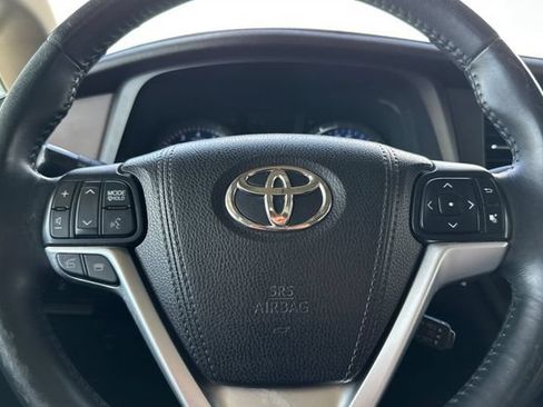 Used 2016 Toyota Sienna Limited FWD image 23