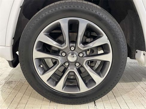 Used 2018 Jeep Grand Cherokee Overland image 13