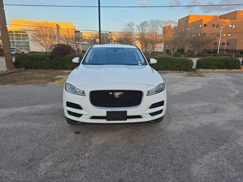 Used 2019 Jaguar F-PACE Premium image 9