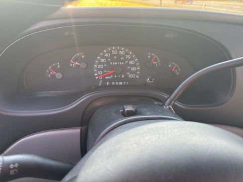 Used 2001 Ford E-250 and Econoline 250 image 13