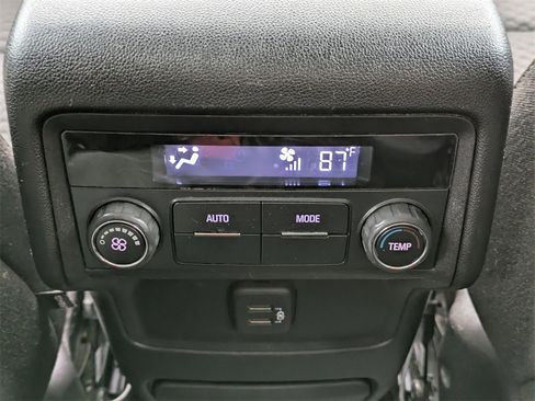 Used 2018 GMC Acadia SLE image 22