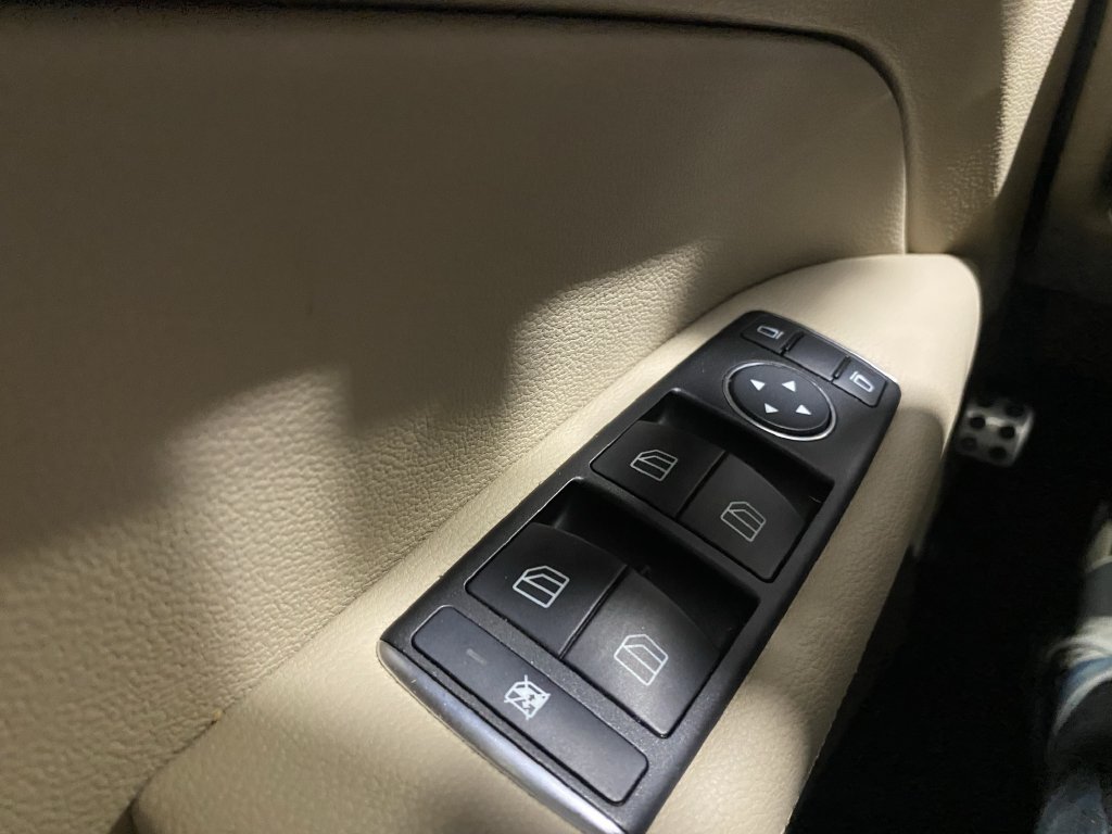 Used 2013 Mercedes-Benz E 550 Cabriolet image 7