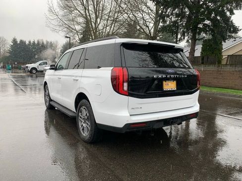 Certified 2025 Ford Expedition Active AWD/4WD image 3