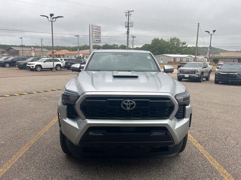 Used 2024 Toyota Tacoma TRD Sport w/ TRD Sport Premium Package AWD/4WD image 10