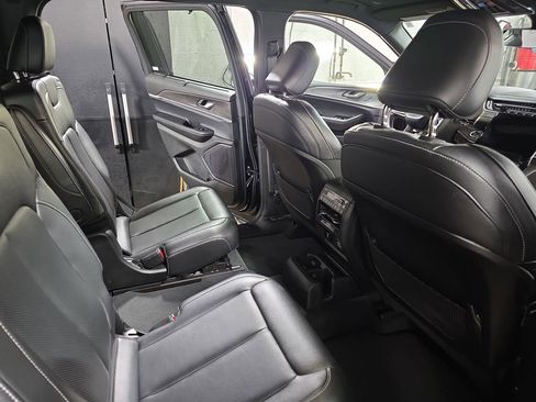 Used 2024 Jeep Grand Cherokee L Limited w/ Luxury Tech Group II image 11